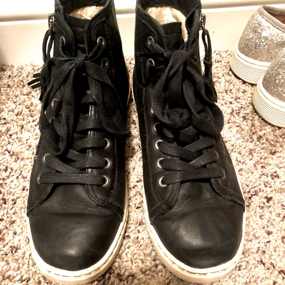 Ugg • Blaney leather high top sneakers